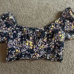 Puff sleeve cropped top